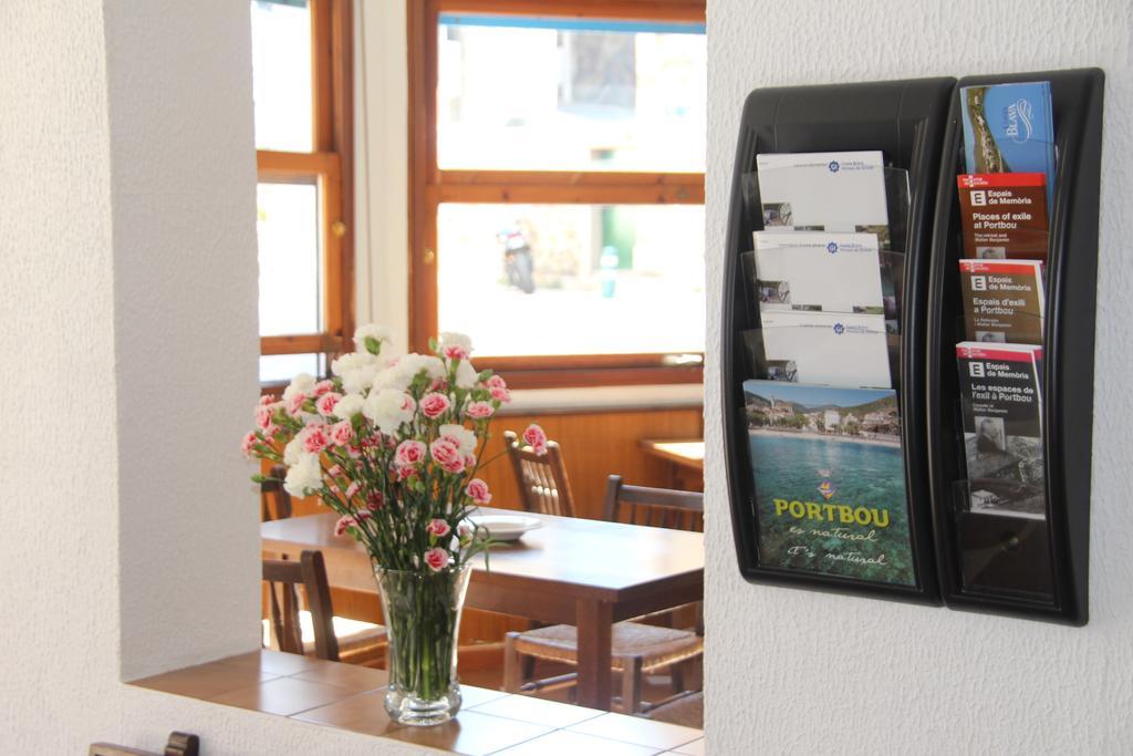 Hostal Portbou Exteriör bild