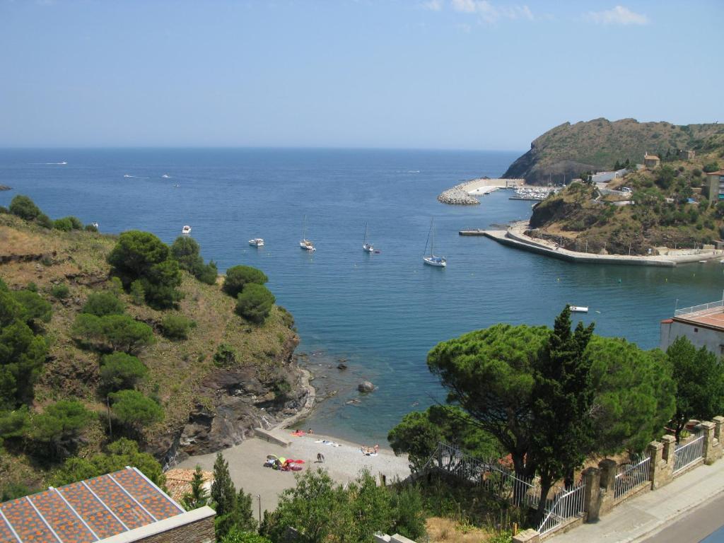 Hostal Portbou Exteriör bild