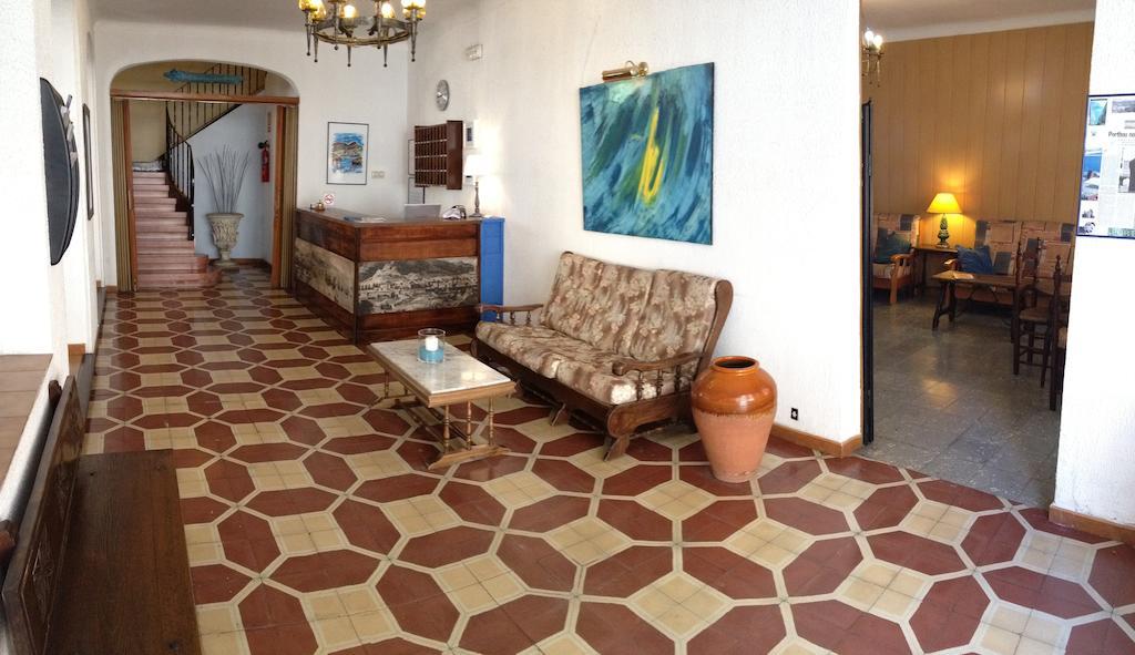 Hostal Portbou Exteriör bild