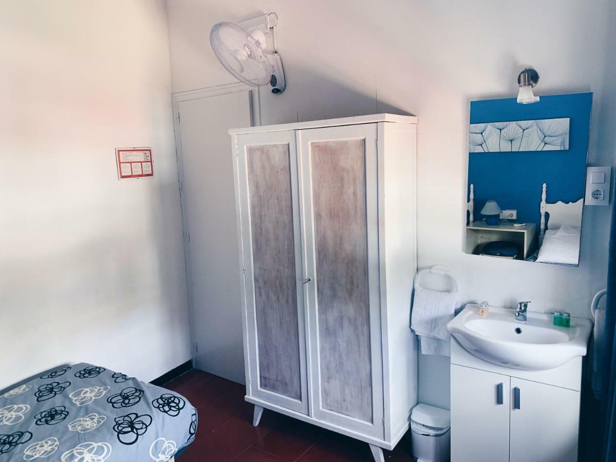Hostal Portbou Exteriör bild
